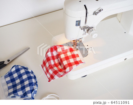 布マスクとミシン 64511091