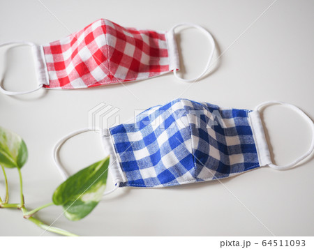 ハンドメイドの立体布マスク 64511093