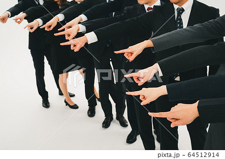 大人数ビジネス　指差し 64512914