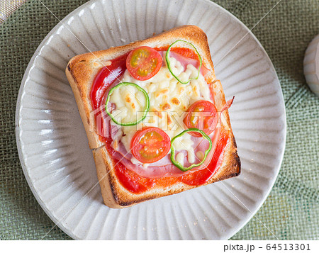 ピザトースト 64513301