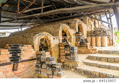 信楽焼の登り窯 64513957