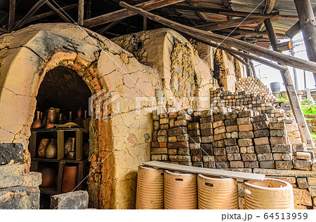信楽焼の登り窯 64513959