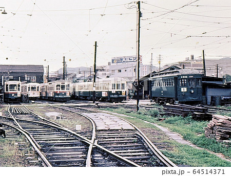 昭和51年 長崎市電の車庫 旧型電車 九州 カラー写真 昭和51年 長崎市電の車庫 旧型電車 九州 カラー写真 64514371