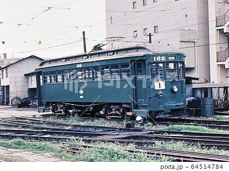 昭和51年 長崎市電の車庫 旧型電車 九州 カラー写真の写真素材 