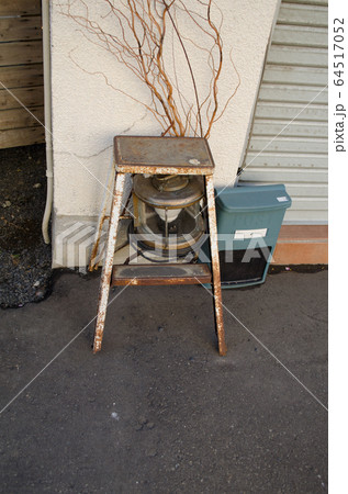 通りの風景 64517052