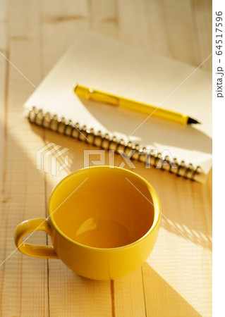 empty coffee cup on wooden background. 64517596