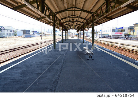 春の北海道余市町JR余市駅の風景を撮影 64518754