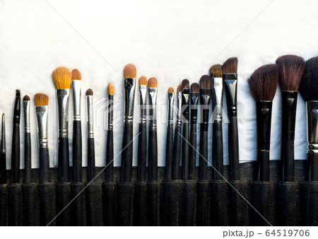 Make-up brushes arranged in rows For use as a Make-up brushes arranged in rows For use as a 64519706