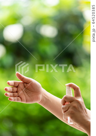 Spraying hand clean Spraying hand clean 64520385
