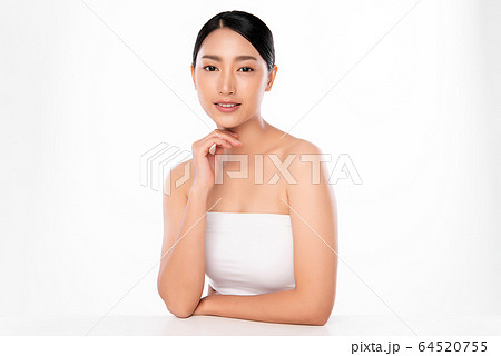 Beautiful Young Asian Woman with Clean Fresh Skin. 64520755