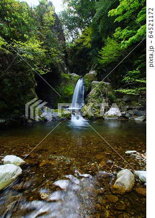 崩ノ川滝　和歌山県東牟婁郡古座川町 64521172