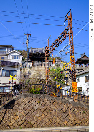 広島・尾道・宝土寺への石段と門 64521614