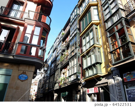 旧市街の町並み ビルバオ(スペイン) 旧市街の町並み ビルバオ(スペイン) 64522531