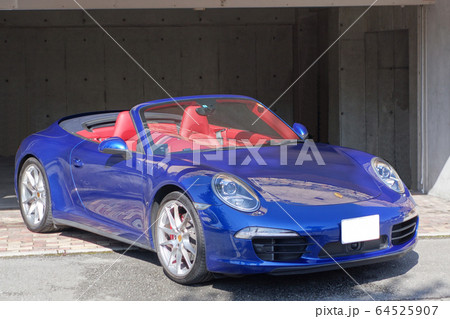 アクアブルーのポルシェ911カレラ4Sカブリオレ アクアブルーのポルシェ911カレラ4Sカブリオレ 64525907