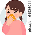 せき、くしゃみ　ハンカチをあてる女の子 64526044