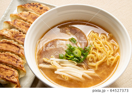 味噌ラーメン(餃子セット)。 味噌ラーメン(餃子セット)。 64527373