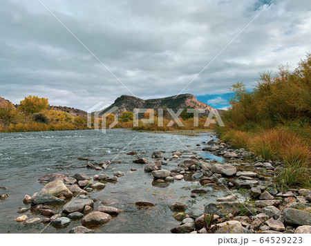 Rio Grande Rocky River bed 64529223