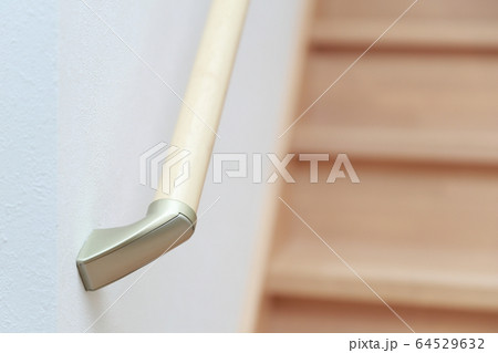 階段 (一軒家 一戸建て ハウス マイホーム 新築 住居 住宅 ライフスタイル 1F 2F 屋内) 階段 (一軒家 一戸建て ハウス マイホーム 新築 住居 住宅 ライフスタイル 1F 2F 屋内) 64529632