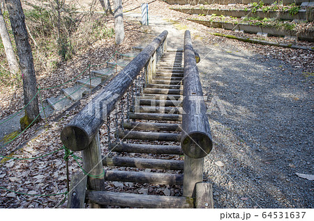 アスレチックの遊具 アスレチックの遊具 64531637
