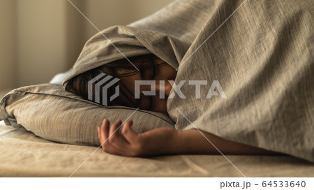 女性ポートレート 64533640