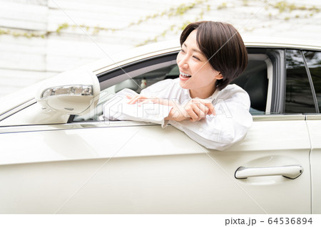 女性 ドライブ 車 女性 ドライブ 車 64536894