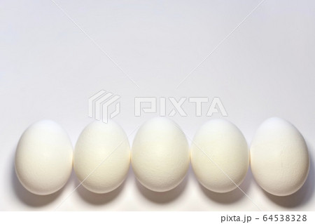 Five chicken eggs vertically at the bottom of the 64538328