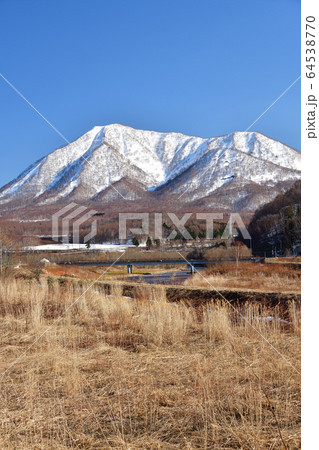 春の北海道京極町から残雪の尻別岳の風景を撮影 春の北海道京極町から残雪の尻別岳の風景を撮影 64538770