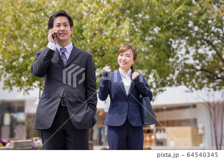 外回りする会社員 外回りする会社員 64540345