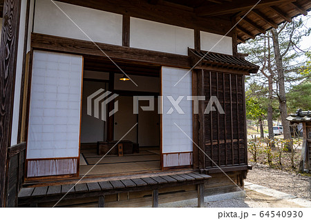 福島県二本松市　春の安達ヶ原ふるさと村　武家屋敷の縁側　客間 64540930