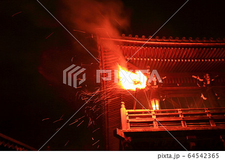 二月堂　お松明 64542365