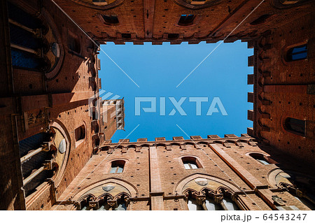 Torre del Mangia tower at Palazzo Pubblico in Siena, Italy 64543247