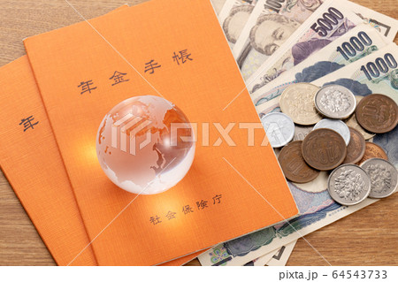 年金手帳　お金　イメージ 64543733
