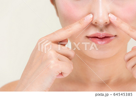 鼻のスキンケア. 64545385