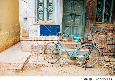 Old house and bicycle in Madurai, India Old house and bicycle in Madurai, India 64545443