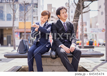 外回りする会社員 外回りする会社員 64545474