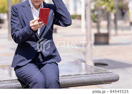 外回りする会社員 外回りする会社員 64545525
