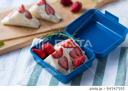 フルーツサンド 64547505