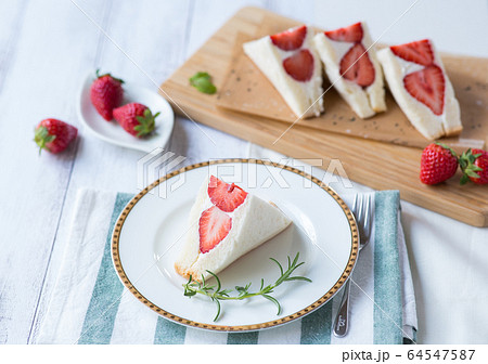 フルーツサンド　いちご 64547587