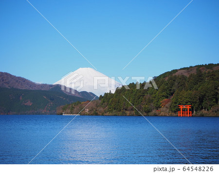 芦ノ湖からの真っ白な富士山 芦ノ湖からの真っ白な富士山 64548226