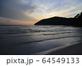 レダン島の朝の海 64549133
