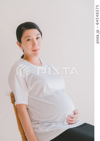 pregnant woman pregnant woman 64549375