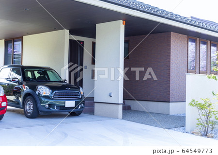 建物_自動車と住宅 建物_自動車と住宅 64549773