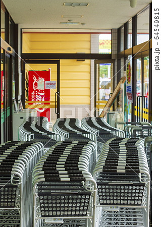 ショッピングセンターのイメージ_ショッピングカート ショッピングセンターのイメージ_ショッピングカート 64549815