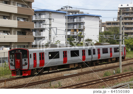 香椎付近を行く、JR小倉工場入場列車(815系電車) 香椎付近を行く、JR小倉工場入場列車(815系電車) 64550380