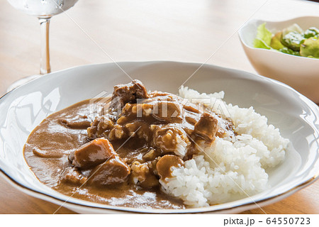 高額なレトルトカレー　クリーミータイプ 64550723