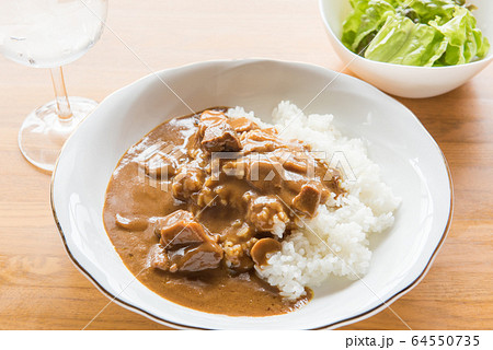 高額なレトルトカレー　クリーミータイプ 64550735