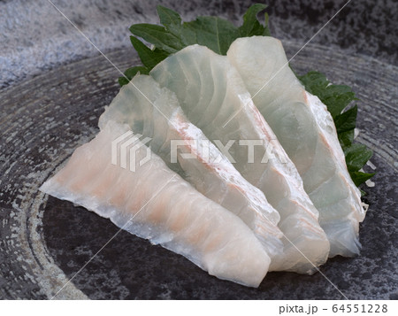 ヒラメの刺身 64551228