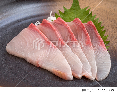 カンパチの刺し身 64551339