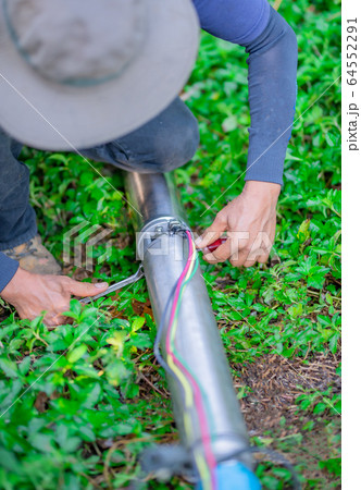 Submersible pumps drainage system dewater construction sites, solutions to groundwater problems using deep wells. 64552291