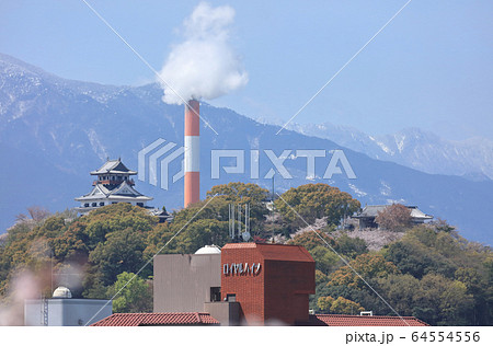 春の川之江城を北東から南西方向に見る 64554556